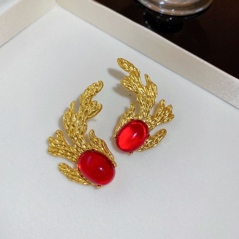 Second-hand earrings, earring accessories